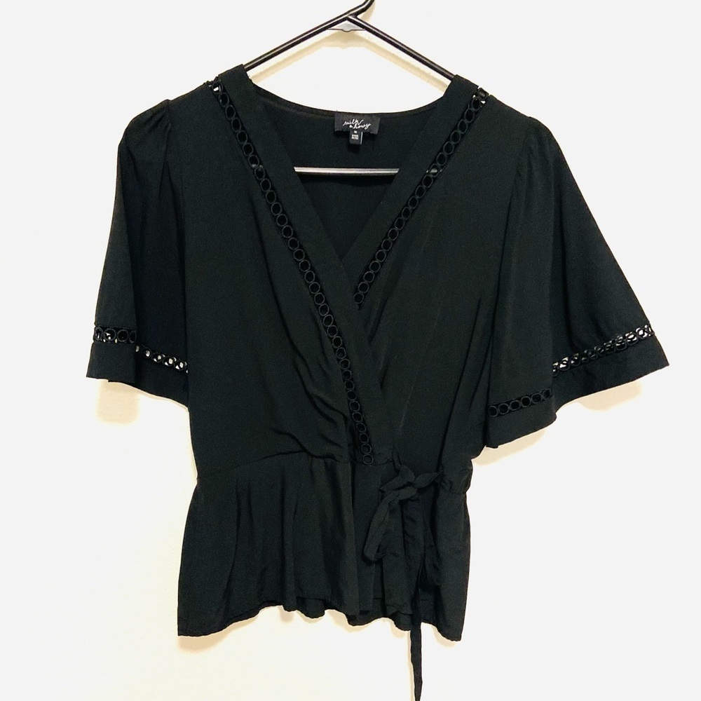 Milk & Honey blouse Size medium